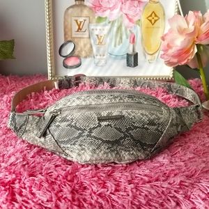 NWOT Vince Camuto Grey Pyton/Snake Print Belt Bag , Funnypack , Snack Bag